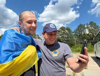 В Україну з полону РФ повернулися 185 захисників. Серед звільнених учасник повітряного мосту до Азовсталі