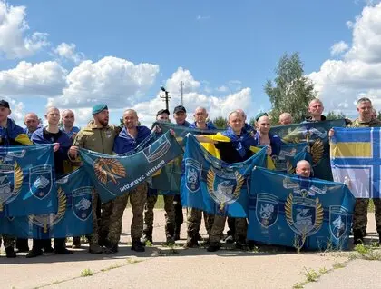 В Україну з полону РФ повернулися 185 захисників. Серед звільнених учасник повітряного мосту до Азовсталі