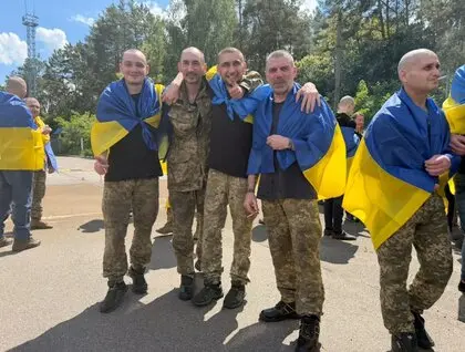В Україну з полону РФ повернулися 185 захисників. Серед звільнених учасник повітряного мосту до Азовсталі