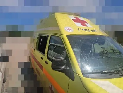 На Херсонщині росіяни вдарили по гуманітарним авто Червоного Хреста. Постраждала людина