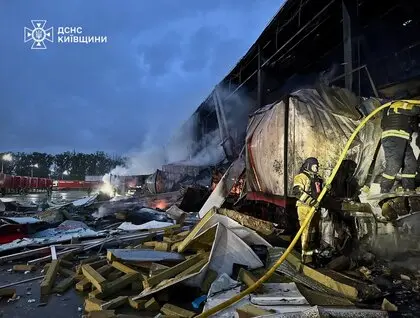 Масштабні пожежі та руйнування у п’яти районах Київщини: ДСНС показала фото наслідків атаки РФ