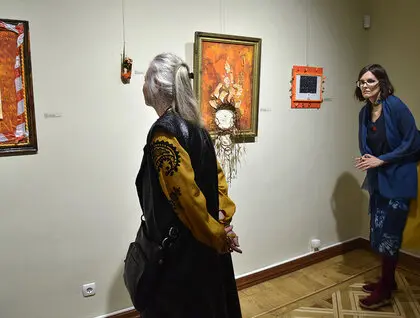 П'ять художників, сім міст та один колір: у столиці презентували проєкт «В помаранчевому ритмі»