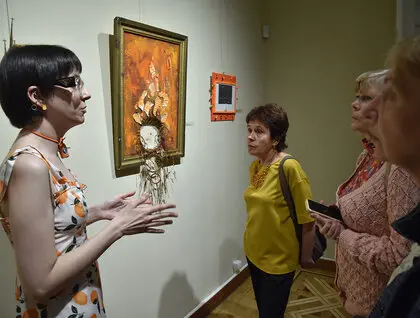 П'ять художників, сім міст та один колір: у столиці презентували проєкт «В помаранчевому ритмі»