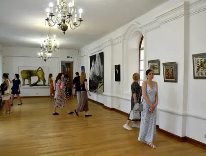 Усі зали галереї «Хлібня» вперше віддали під один мистецький проєкт: у «Софії Київській» відкрили виставку «Ода до Радості»