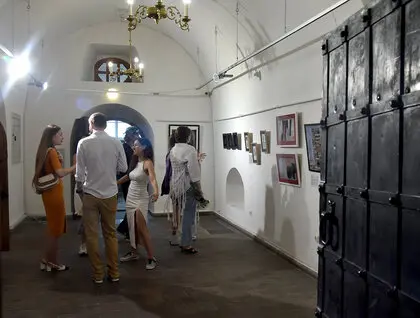 Усі зали галереї «Хлібня» вперше віддали під один мистецький проєкт: у «Софії Київській» відкрили виставку «Ода до Радості»