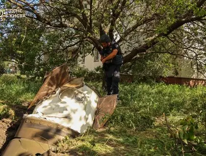 У Києві між будинками знайшли бойову частину збитої російської ракети
