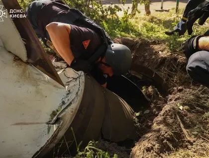 У Києві між будинками знайшли бойову частину збитої російської ракети