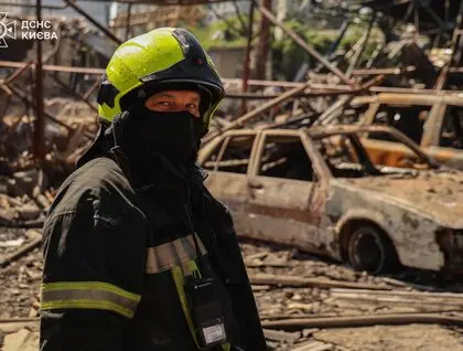 У Києві між будинками знайшли бойову частину збитої російської ракети