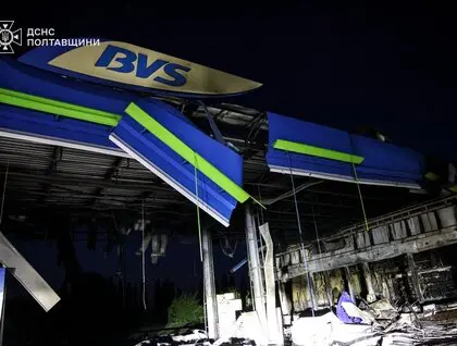 Росіяни вдарили по енергетиці, АЗС та підприємству в Полтавській області: є перебої зі світлом