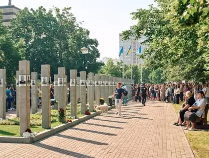 Замість вшанування — скарги: чому родичі полеглих воїнів вимагають демонтувати портрети з Алеї Героїв