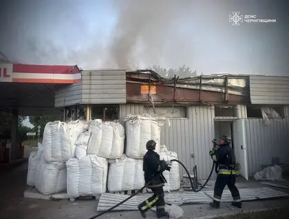 Росіяни атакували енергетику, кілька АЗС, ринок, підприємство в Чернігівській області
