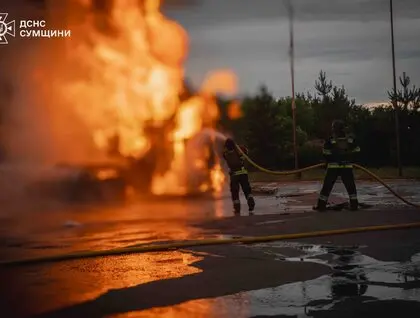 Росіяни в Сумах влучили в АЗС: є поранені