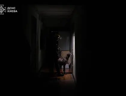 Палаючі хмарочоси і будівля 