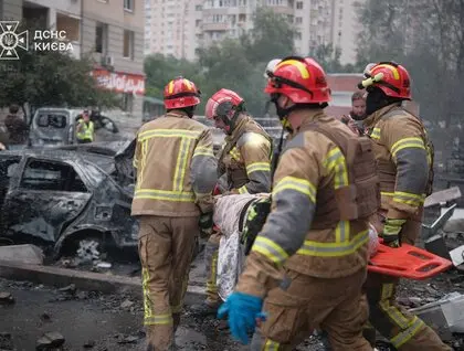 Палаючі хмарочоси і будівля 