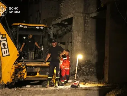 У Києві кількість загиблих зросла до 18, пошуково-рятувальні роботи тривають