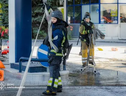 Росіяни атакували дронами АЗС у Харкові: постраждала працівниця