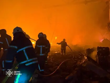 Двоє загиблих та п’ятеро поранених у Києві: ДСНС показала фото наслідків нічної атаки