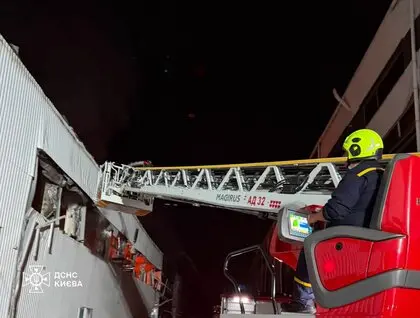 Двоє загиблих та п’ятеро поранених у Києві: ДСНС показала фото наслідків нічної атаки