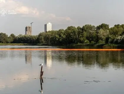 У Києві рятувальники розчистили Кирилівське озеро після російської атаки 2 липня