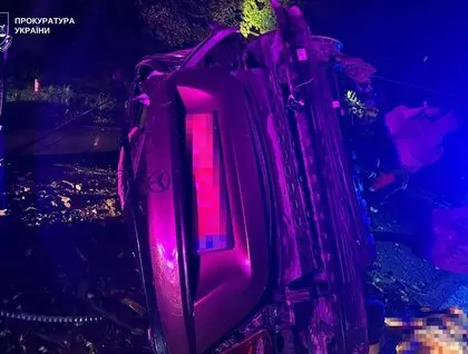 У Бродах п’яний водій влетів у дерево та електроопору: загинули троє неповнолітніх дівчат