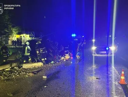 У Бродах п’яний водій влетів у дерево та електроопору: загинули троє неповнолітніх дівчат