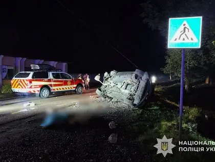 У Бродах п’яний водій влетів у дерево та електроопору: загинули троє неповнолітніх дівчат