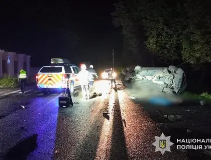 У Бродах п’яний водій влетів у дерево та електроопору: загинули троє неповнолітніх дівчат