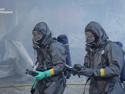 Пожежу на складі під Києвом гасили більше доби. Підприємці пишуть про великі втрати