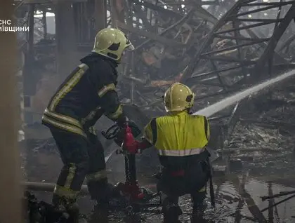 Пожежу на складі під Києвом гасили більше доби. Підприємці пишуть про великі втрати