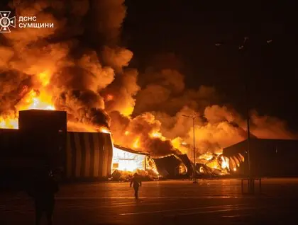 У Сумах внаслідок атаки РФ пошкоджені будинок і ТЦ, серед постраждалих четверо дітей: фото наслідків