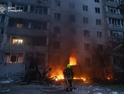 У Сумах внаслідок атаки РФ пошкоджені будинок і ТЦ, серед постраждалих четверо дітей: фото наслідків
