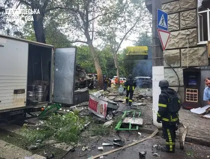 Росіяни вдарили по Одесі, є постраждалі