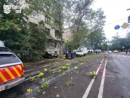 Росіяни вдарили по Одесі, є постраждалі