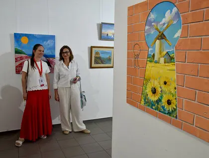 У Києві розпочала роботу виставка «Діалог у кольорі», присвячена культурному різноманіттю Запорізького краю