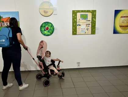 У Києві розпочала роботу виставка «Діалог у кольорі», присвячена культурному різноманіттю Запорізького краю