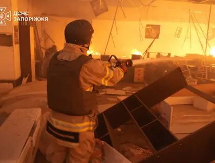 Окупанти обстріляли Суми та Запоріжжя: під удар потрапили АЗС і торговельний центр, є загиблі
