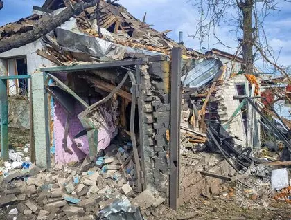 Окупанти атакували будинок у Харкові: є загибла та дев’ятеро поранених, серед яких є діти