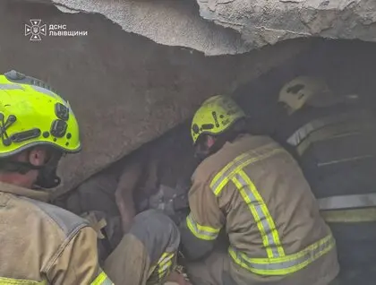 У Львові збільшилося число постраждалих: фото та відео наслідків обстрілу