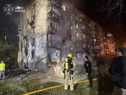 Дев'ятеро загиблих і поранені: ДСНС показала фото наслідків балістичного удару по п'яти районах Києва