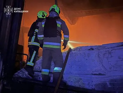 Окупанти атакували Київську область: зафіксовано пошкодження промислового об'єкта, є постраждалі