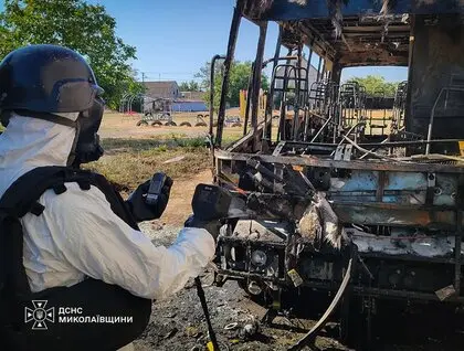 Дрони атакували Миколаїв та область: постраждало подружжя, пошкоджено ліцей та шкільний автобус