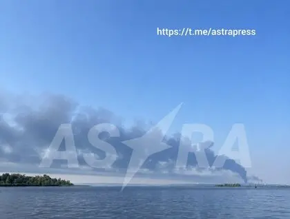 Який вигляд мають два атаковані НПЗ у РФ: яскраві кадри влучань