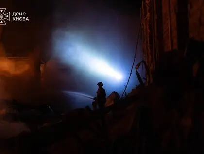 Пошкоджена дитяча лікарня та пожежа на складі: ДСНС публікує фото наслідків балістичного удару по Києву