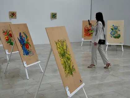 «Україна — це квітка, яка розквітне»: у музеї Шевченка відкрили виставку JYTTIA. Kvitka