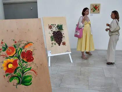 «Україна — це квітка, яка розквітне»: у музеї Шевченка відкрили виставку JYTTIA. Kvitka