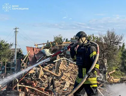 Дві жінки загинули та дві поранені після масованої атаки російських БпЛА по селу на Харківщині