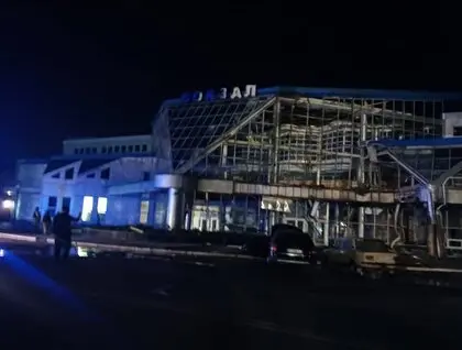 Росіяни били по енергетиці та суттєво пошкодили залізничний вокзал на Одещині