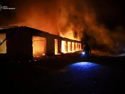 Росіяни двічі завдали ударів по центру міста на Чернігівщині: 12 поранених, серед них — діти