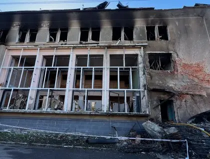 Росіяни двічі завдали ударів по центру міста на Чернігівщині: 12 поранених, серед них — діти