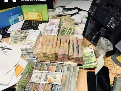 Ящик готівки: БЕБ викрило мережу з 60 фіктивних компаній для тіньових оборудок в агросфері